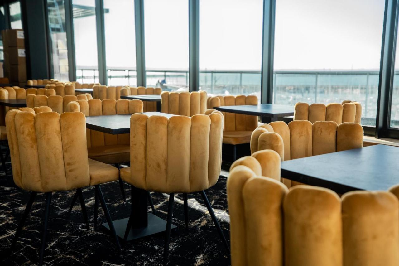 Le Barracuda & Spa, Centre Port, Pieds Dans L'eau, Vue Aparthotel 4*