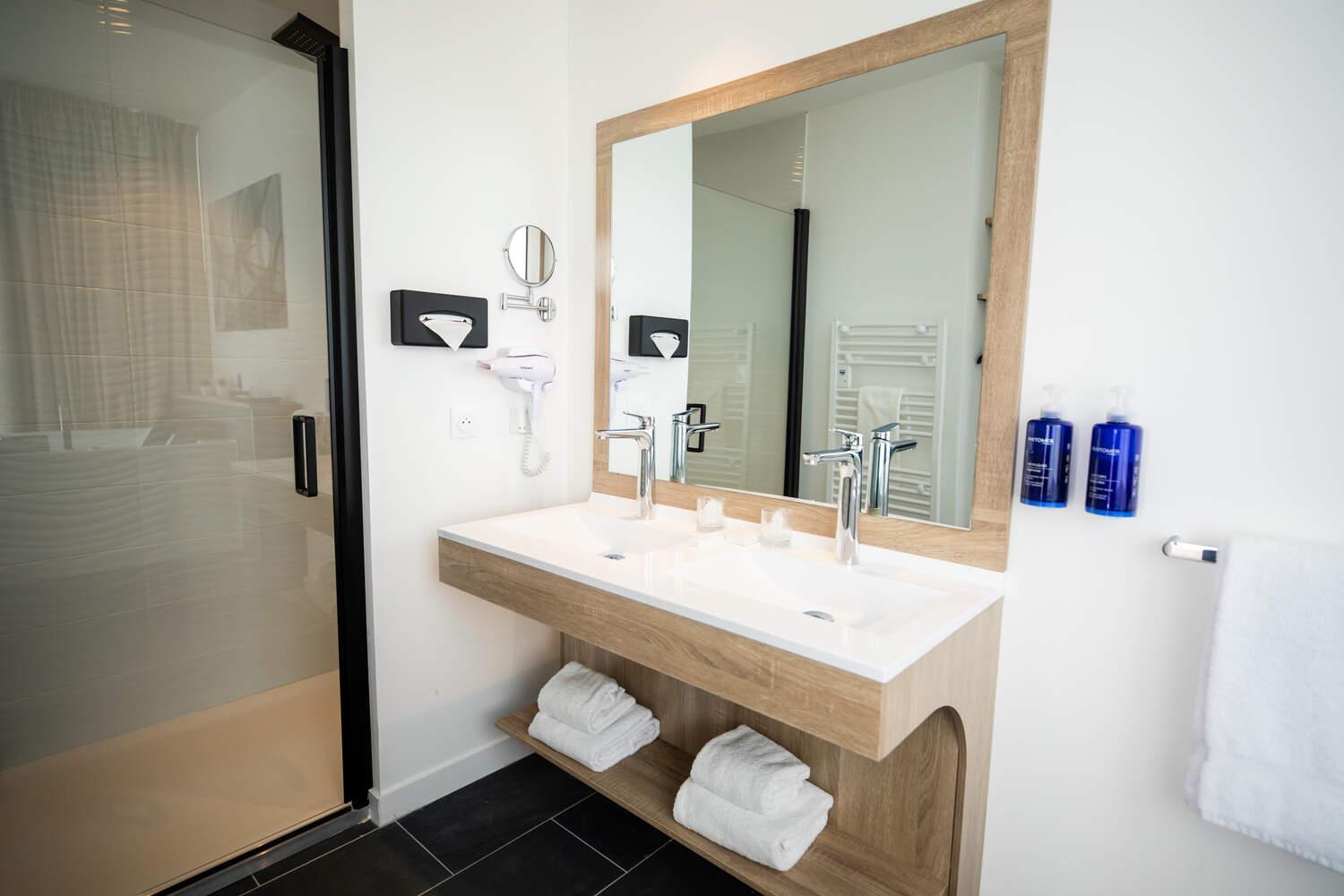 Le Barracuda & Spa, Centre Port, Pieds Dans L'eau, Vue 4*