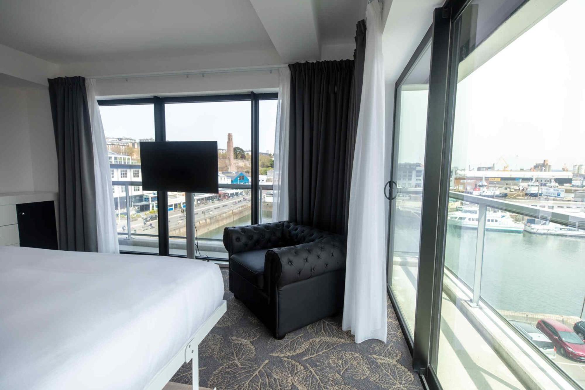 Le Barracuda & Spa, Centre Port, Pieds Dans L'eau, Vue Brest